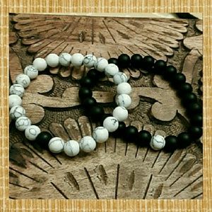 A11 Howlite and Agate Stretch Bracelet